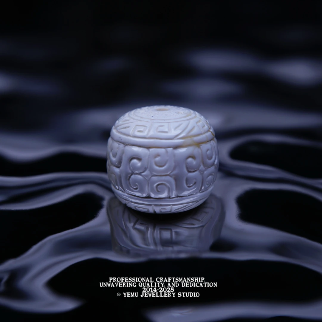 12毫米（12.6mm）漆白回纹雕刻桶珠 一物一拍 天然俄料琥珀蜜蜡