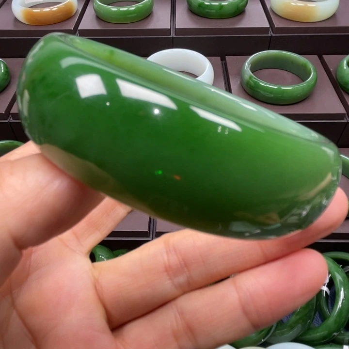 和田玉未镶嵌手镯