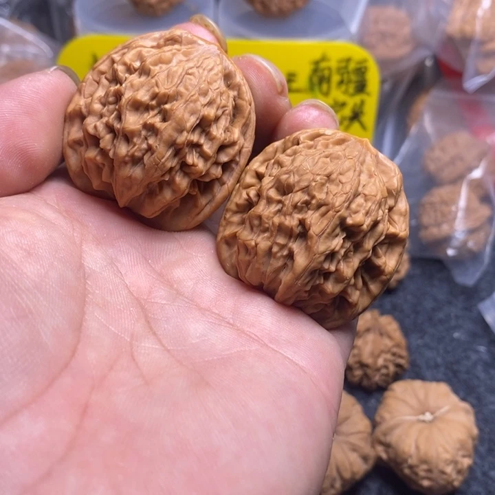 文玩核桃吊坠39虎头王