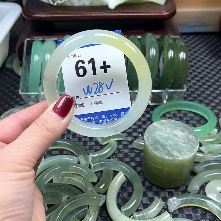 蛇纹石玉手镯未镶嵌