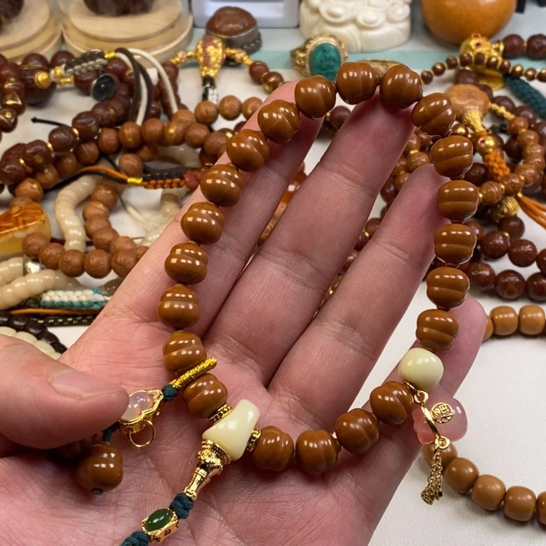 猴头核桃吊坠。。。。。。。。。。。。