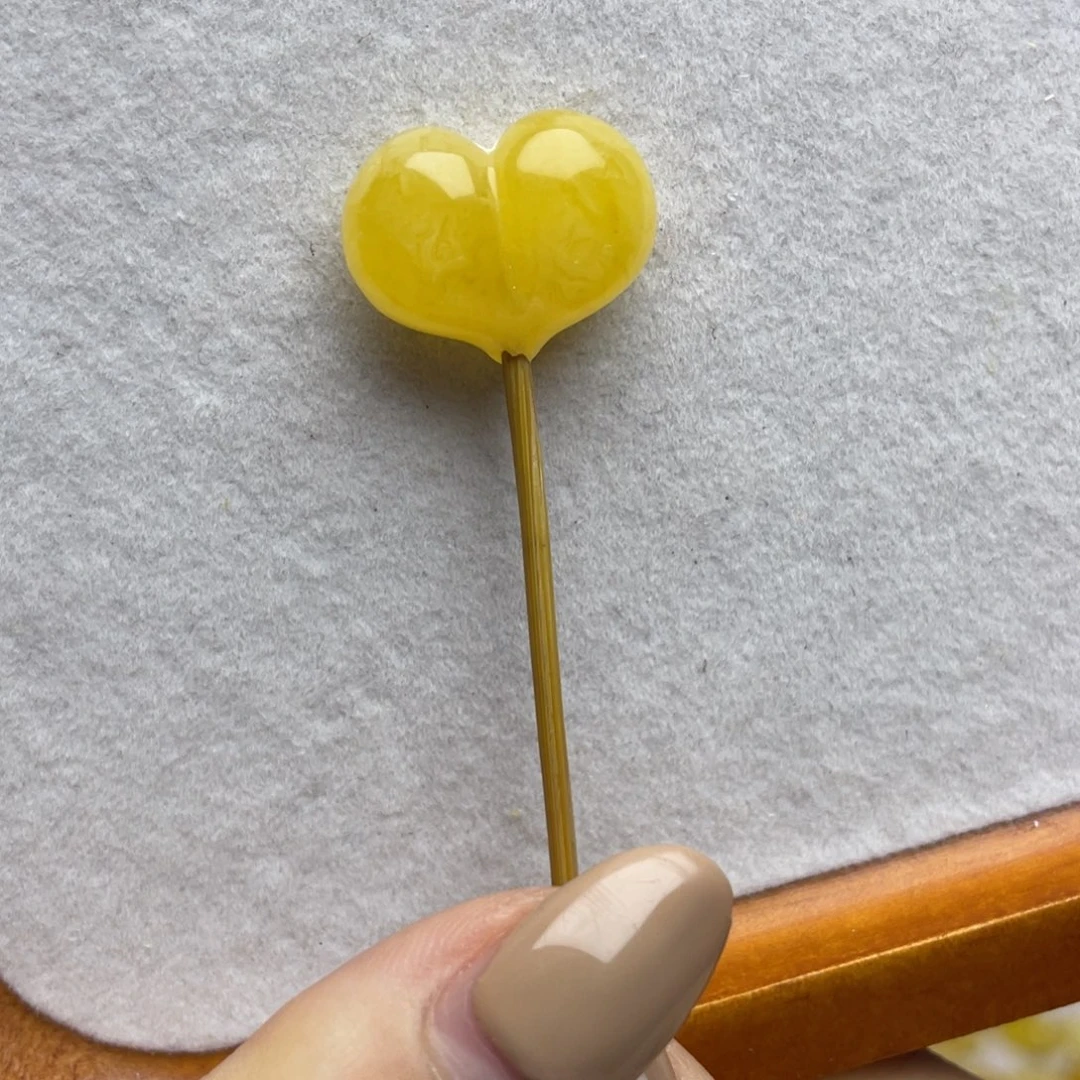 裸石琥珀未镶嵌屁桃爱心