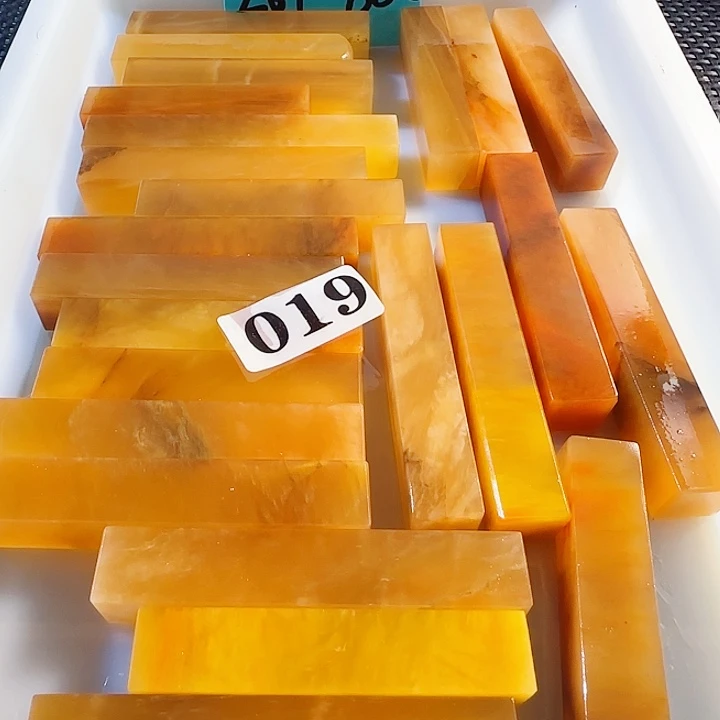 青田石印石新疆美人红石1.5正章，高度7-9公分，数量25个