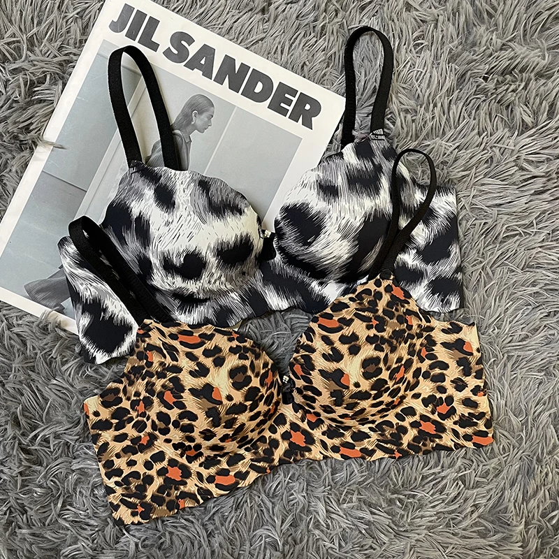 小胸聚拢显大无痕内衣女士无钢圈豹纹性感纯欲防下垂收副乳文胸罩