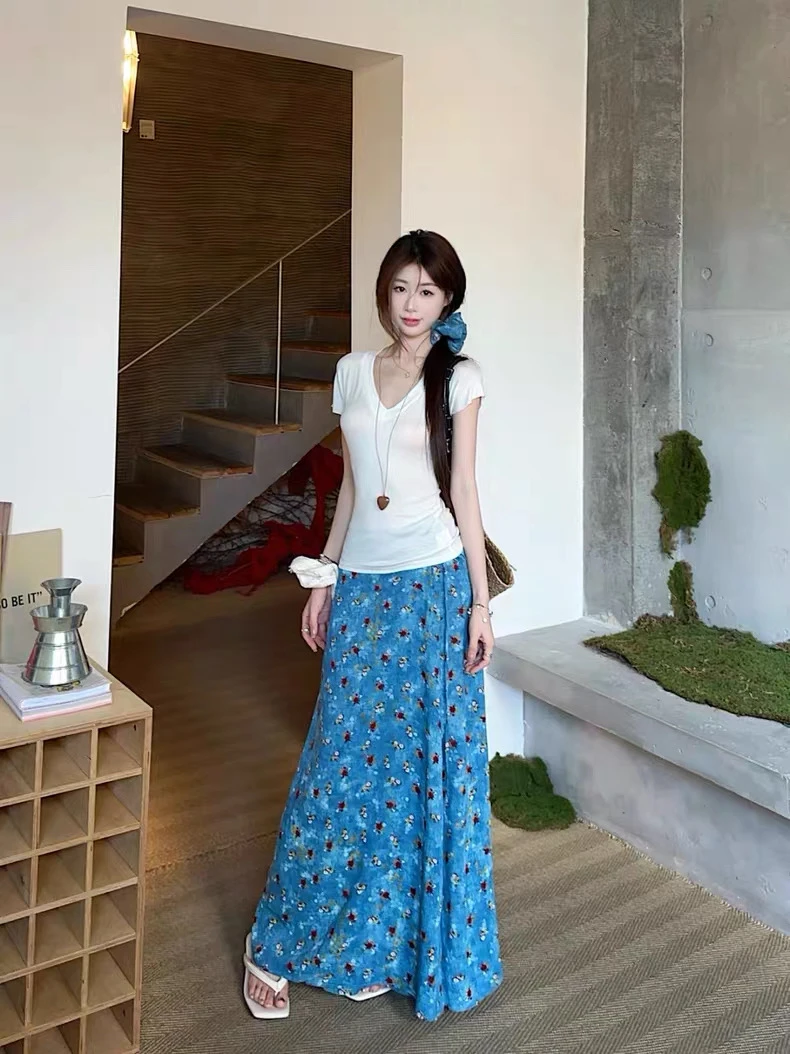 新款蓝色油画碎花一片式穿搭绑带半身裙女夏季v领收腰短袖T恤套装