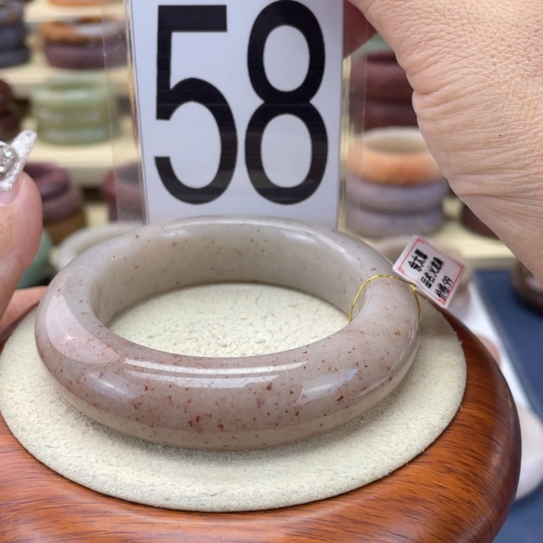 【闪购商品】石英质玉手镯未镶嵌