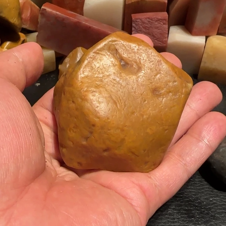 老挝石书****。田黄原石，