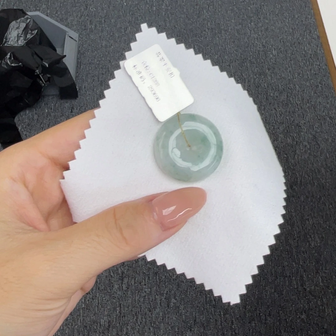 翡翠未镶嵌颈饰平安扣