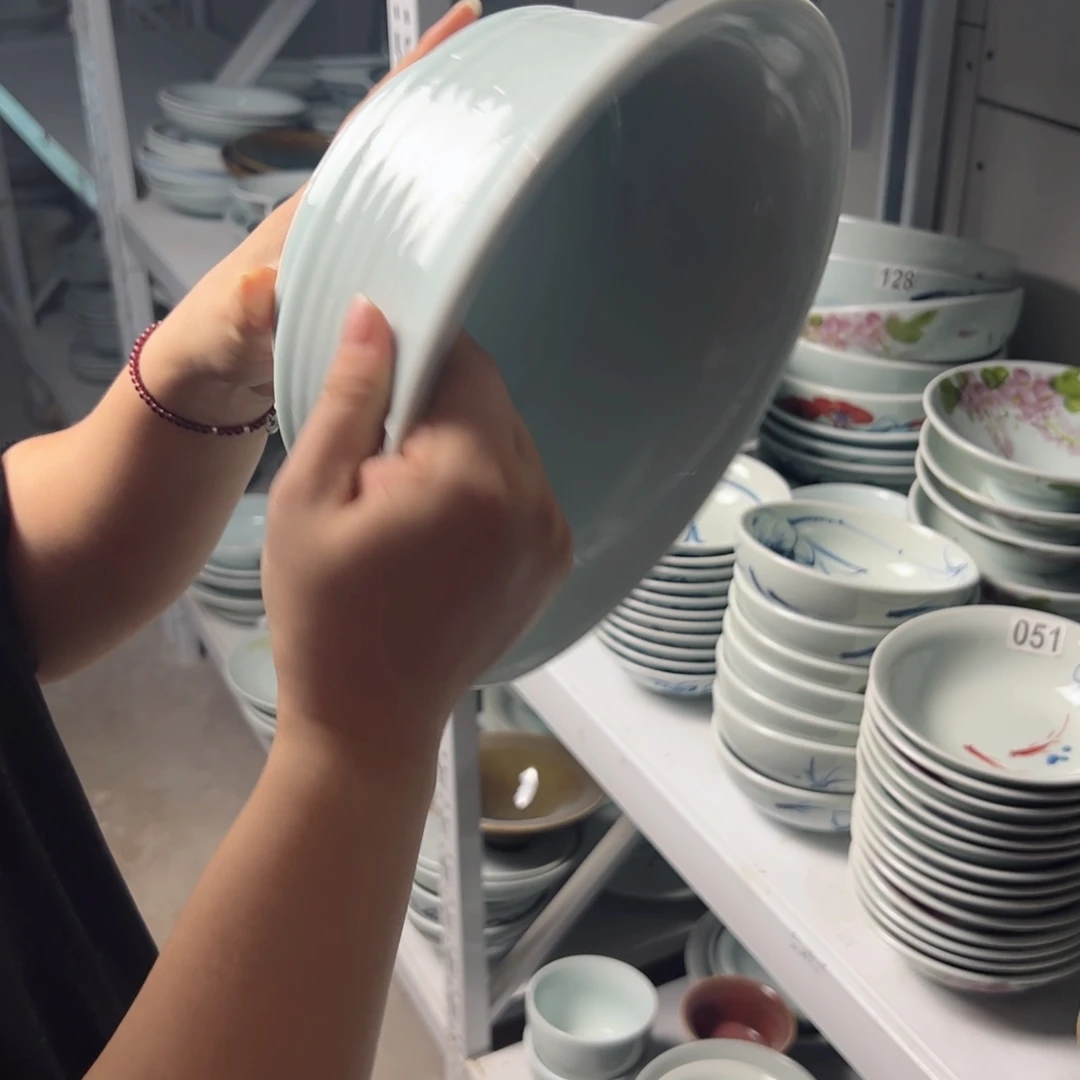 谷***子中瑕福利影青9寸外纹马兰碗（单只装）