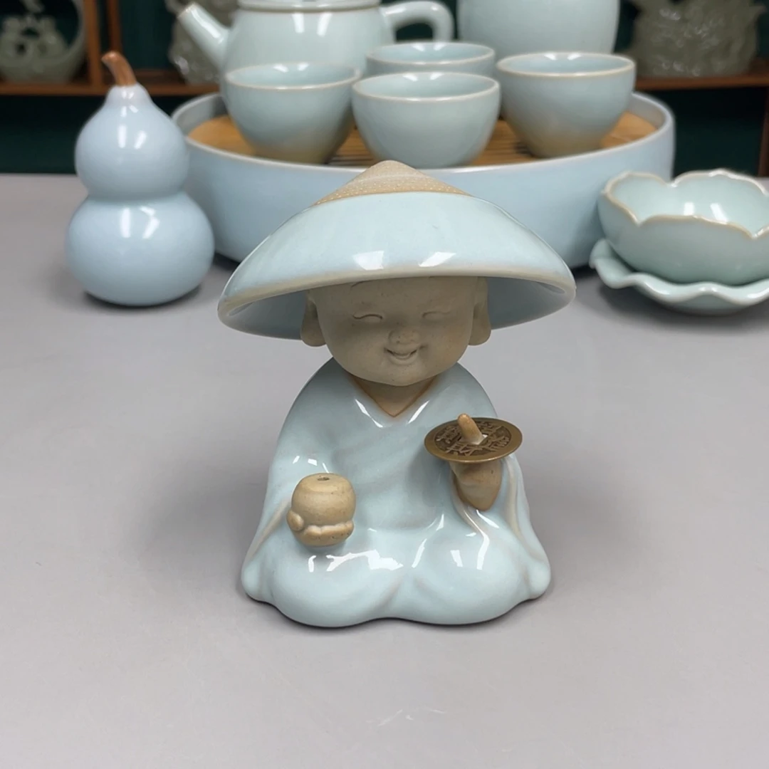 瓷小和尚一直有钱带帽子