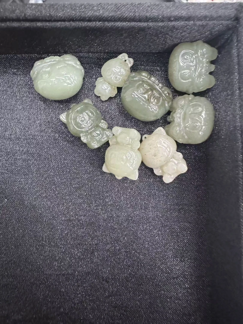 和田玉 小吊坠多样性发一