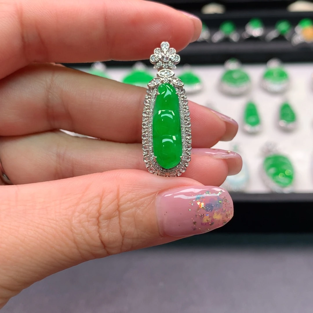 翡翠吊坠(不含链)18K金镶嵌