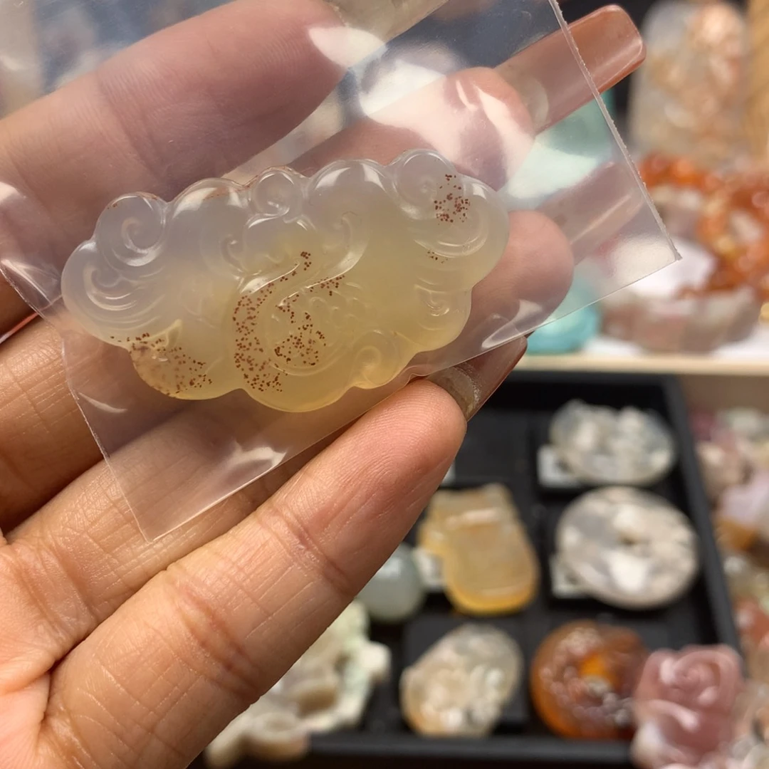 查罗石合金颈饰?