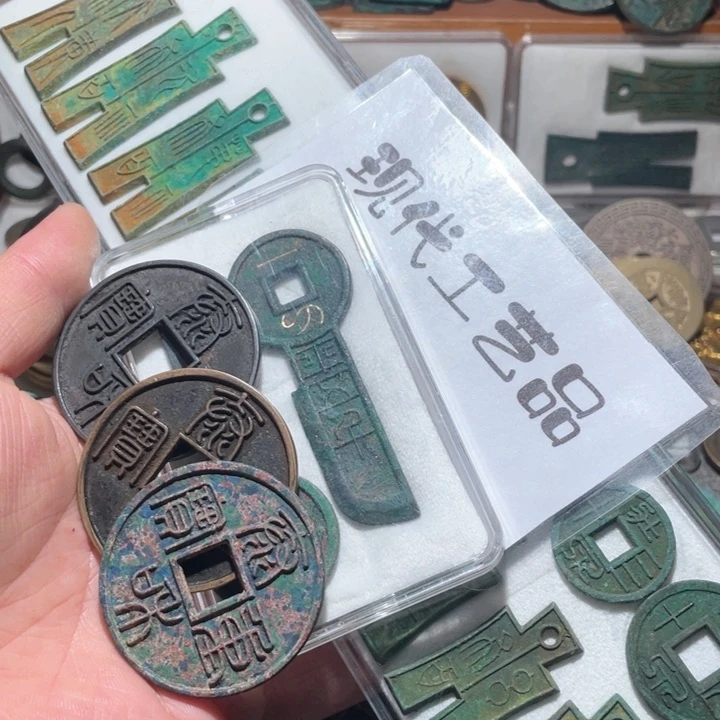 铜㊙****?现代花钱钱币工艺品