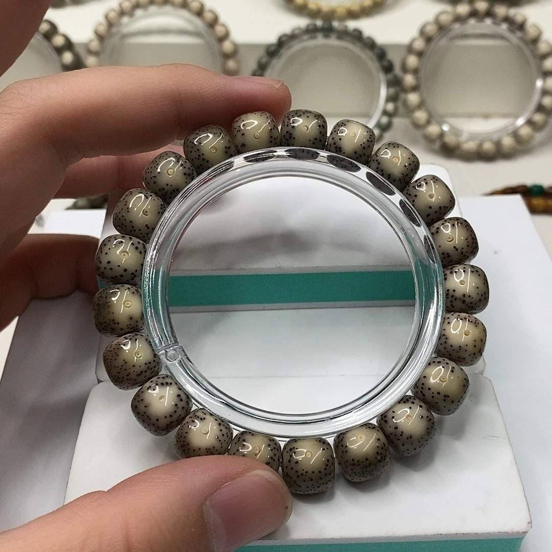 吊坠星月菩提b34。   190