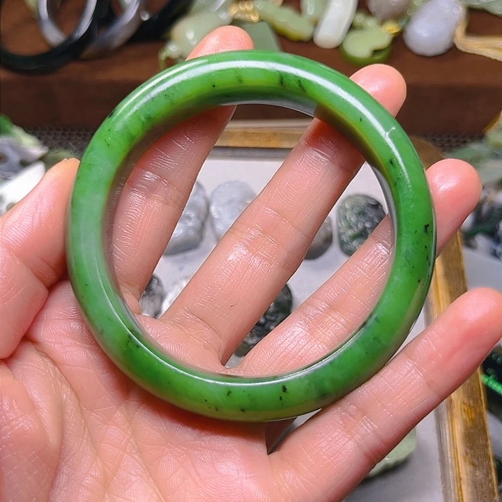 未镶嵌和田玉珠宝半成品落**山