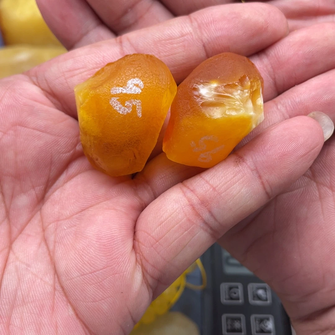 T***i定制琥珀未镶嵌蜜蜡