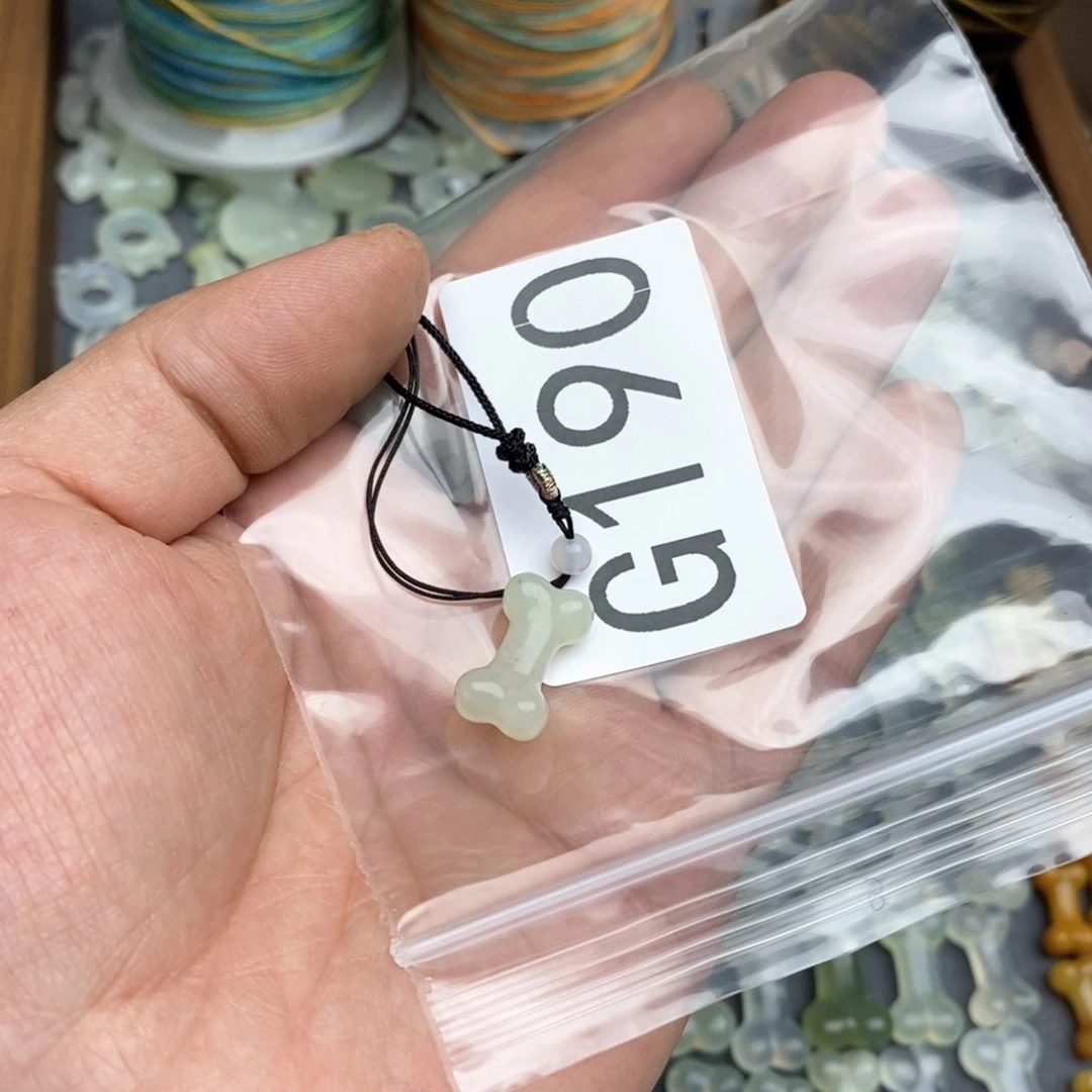 岫玉假一赔十，不退不换，绑好吊坠发货未镶嵌