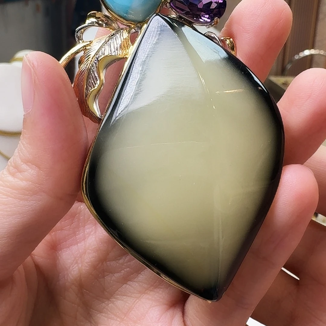 琥珀未镶嵌颈饰吊坠