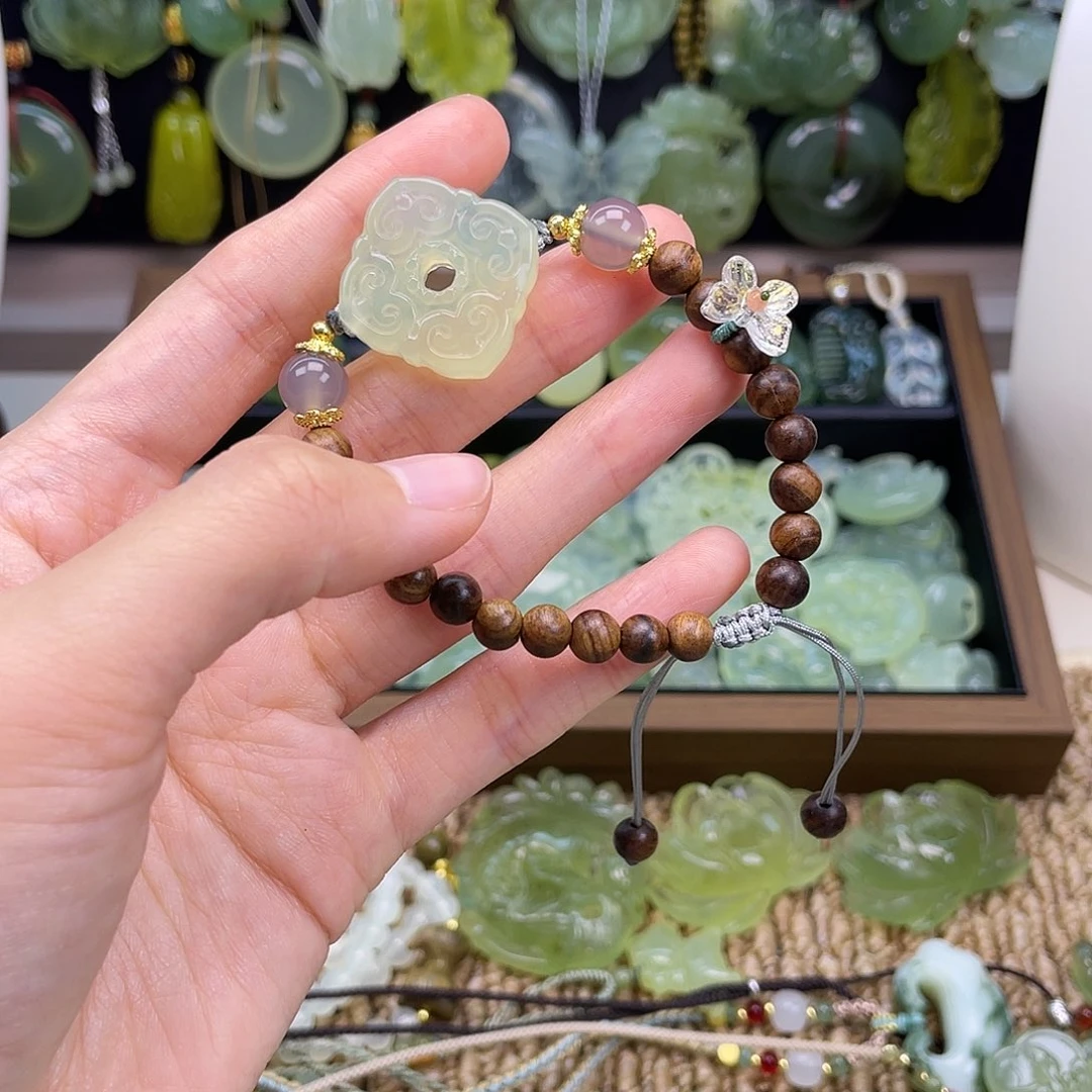 蛇纹石玉未镶嵌颈饰