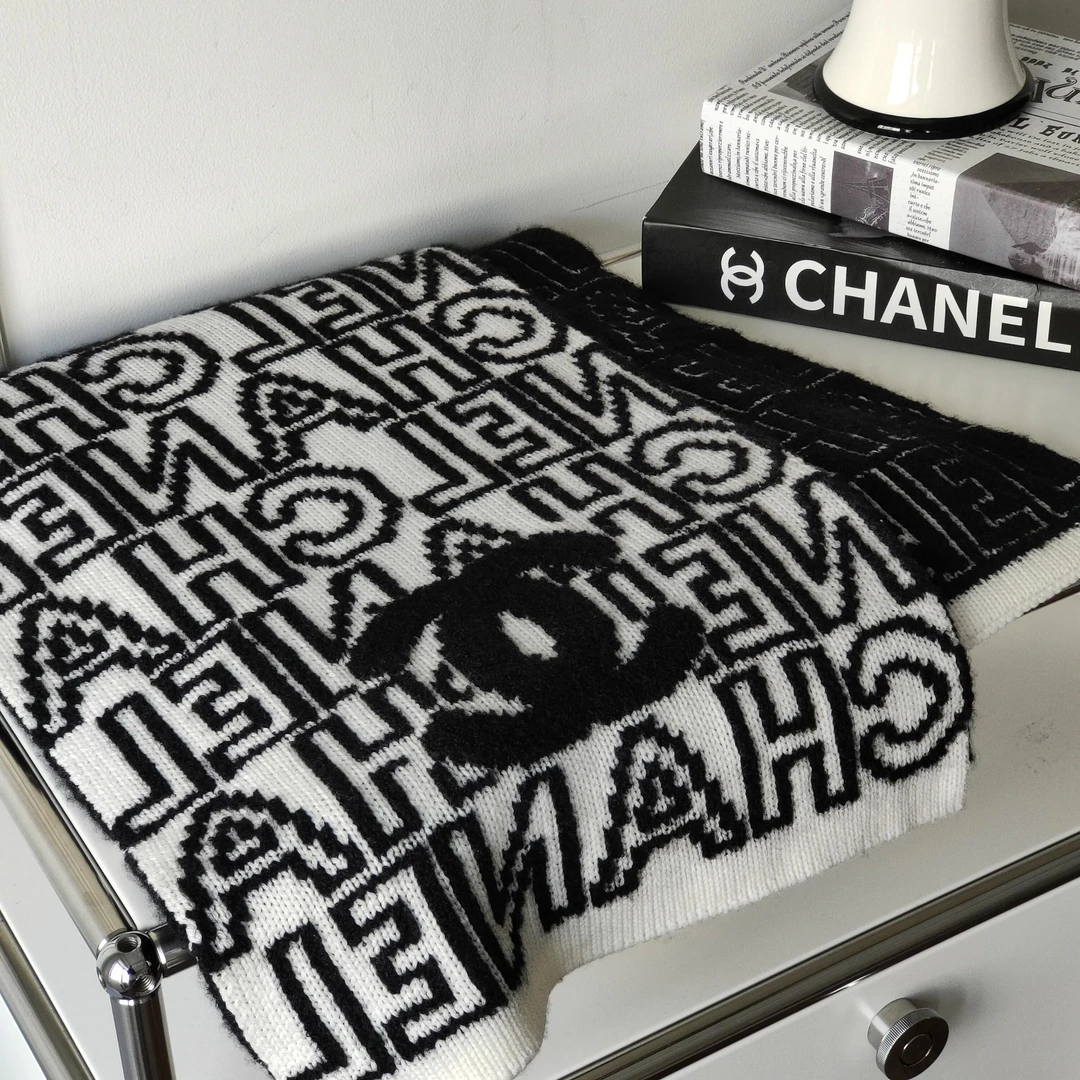 95新 Chanel/香奈儿 21k黑白字母双C双面针织羊绒围巾披肩39454
