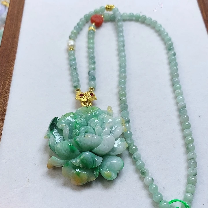 翡翠颈饰未镶嵌吊坠
