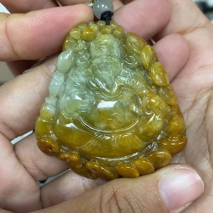 翡翠颈饰未镶嵌爱****？翡翠