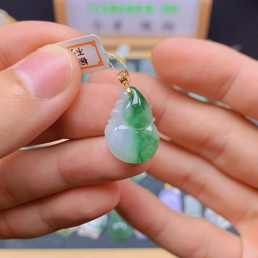 翡翠18K金镶嵌颈饰翡翠