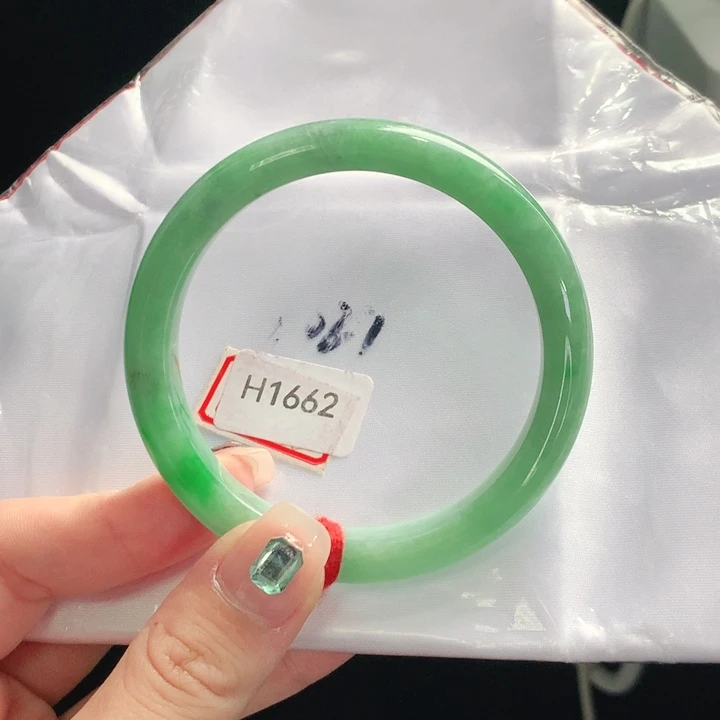翡翠手镯未镶嵌天然翡翠手镯01