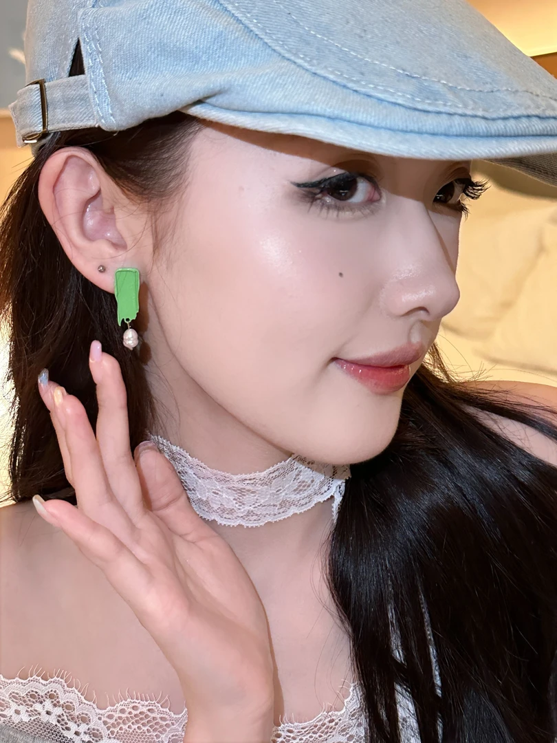 合金仿珍珠耳饰 设计感多巴胺风油画笔触耳钉女绿色气质时尚耳环
