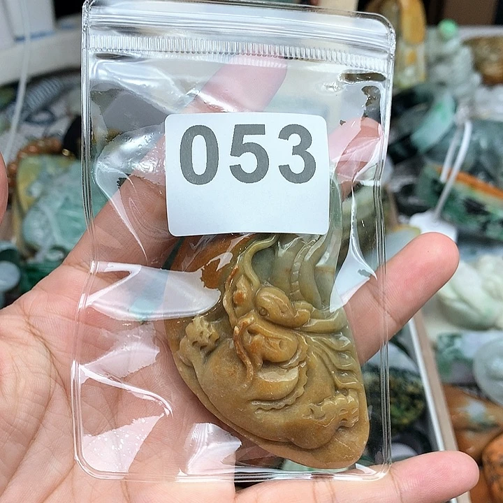 翡翠未镶嵌颈饰三***一翡翠