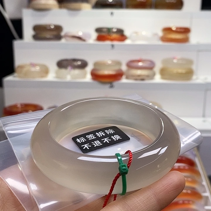 梨***蕊玛瑙/玉髓未镶嵌手镯天然纹理龙纹