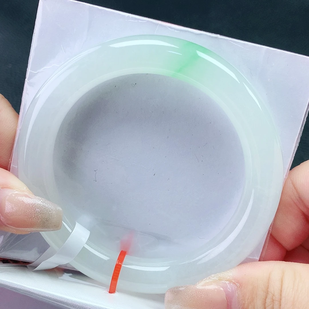 翡翠手镯未镶嵌56圈