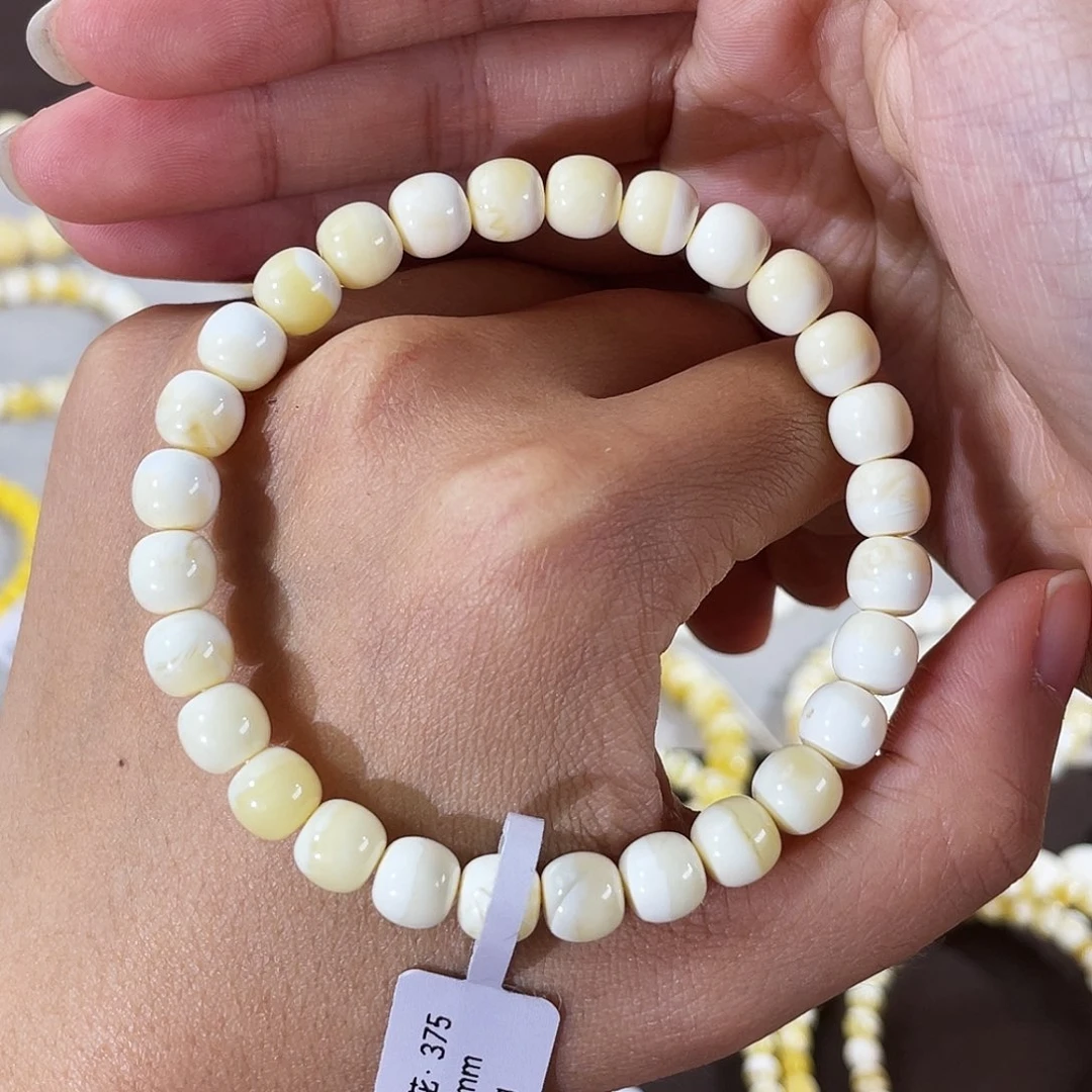 琥珀未镶嵌裸石7.5漆白浓蜡