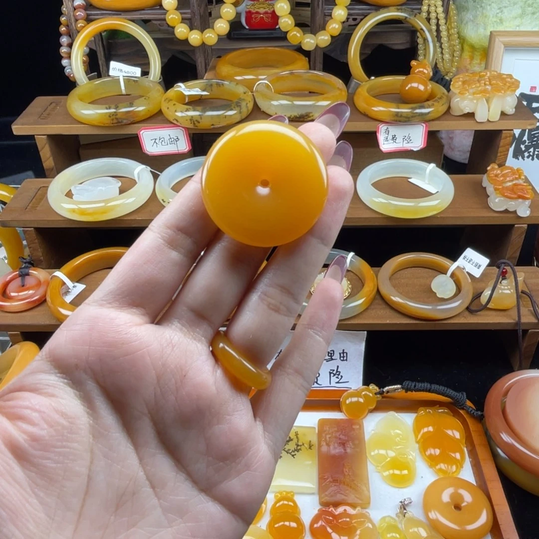 石英质玉（黄龙玉）未镶嵌颈饰缅黄平安扣