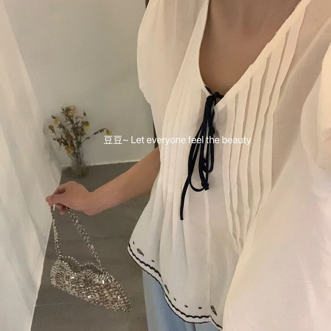 夏季新款韩版宽松v领压褶系带设计通勤休闲减龄显瘦百搭刺绣上衣