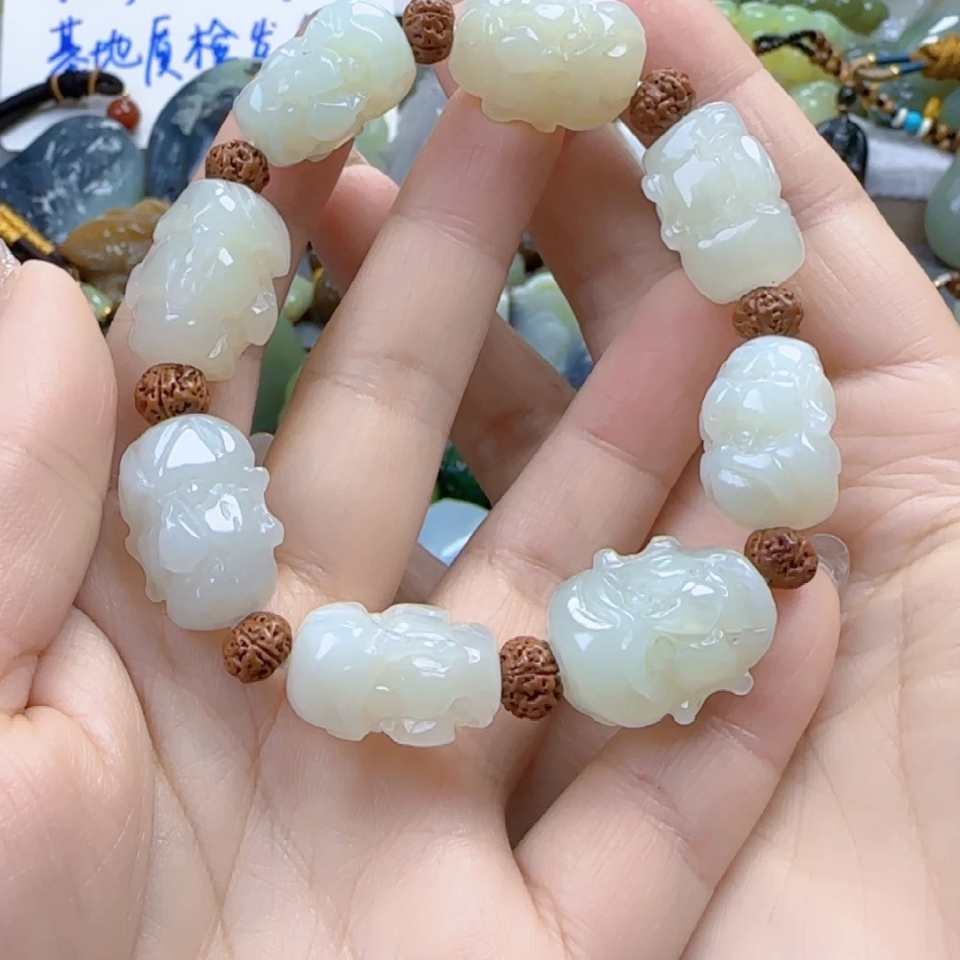 穆***享和田玉未镶嵌颈饰