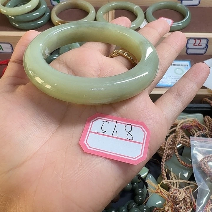 土***圈和田玉（糖玉）手镯未镶嵌