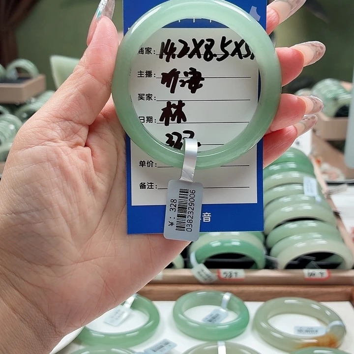 听***海未镶嵌手镯石英岩玉