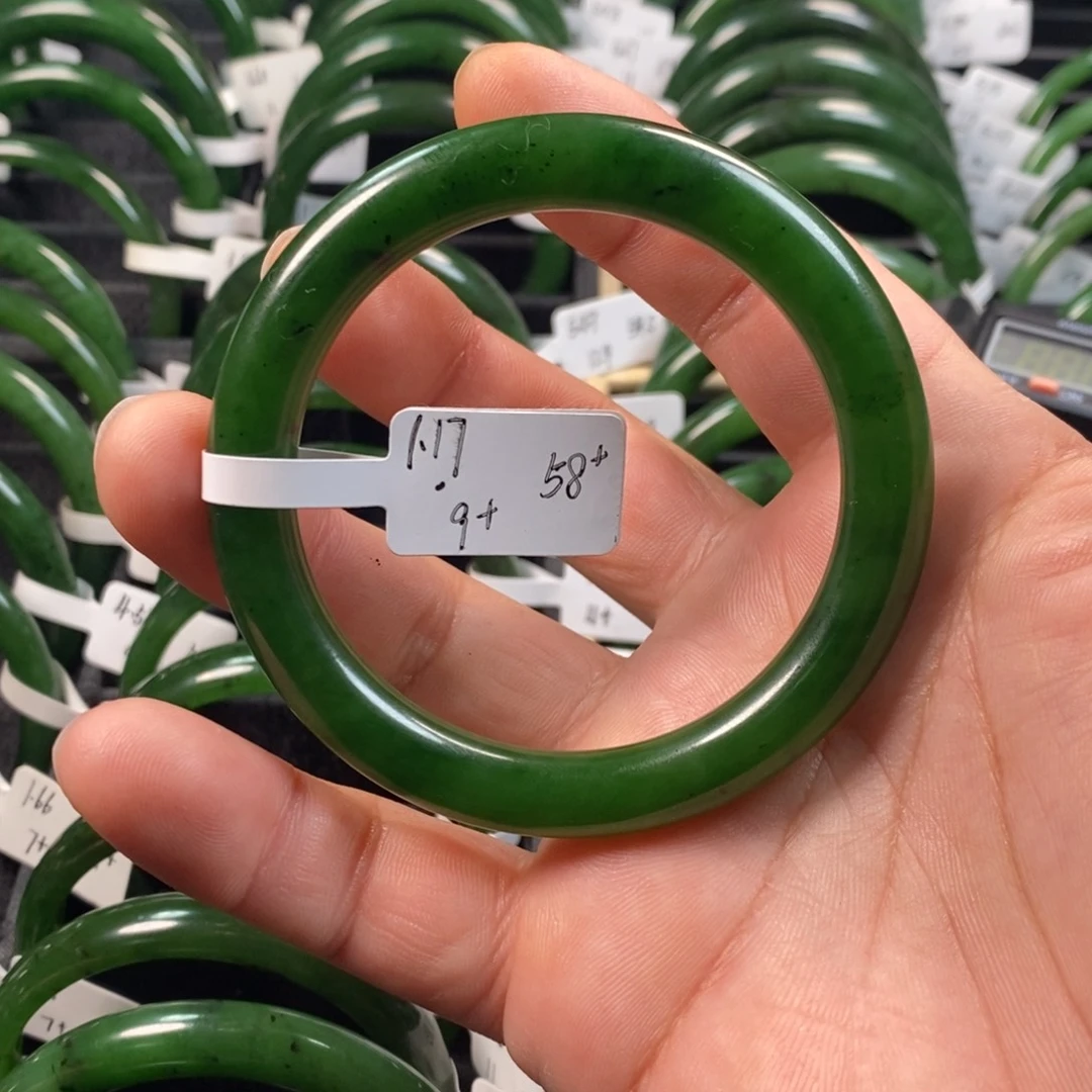 寒***梅和田玉（碧玉）未镶嵌手镯有内裂