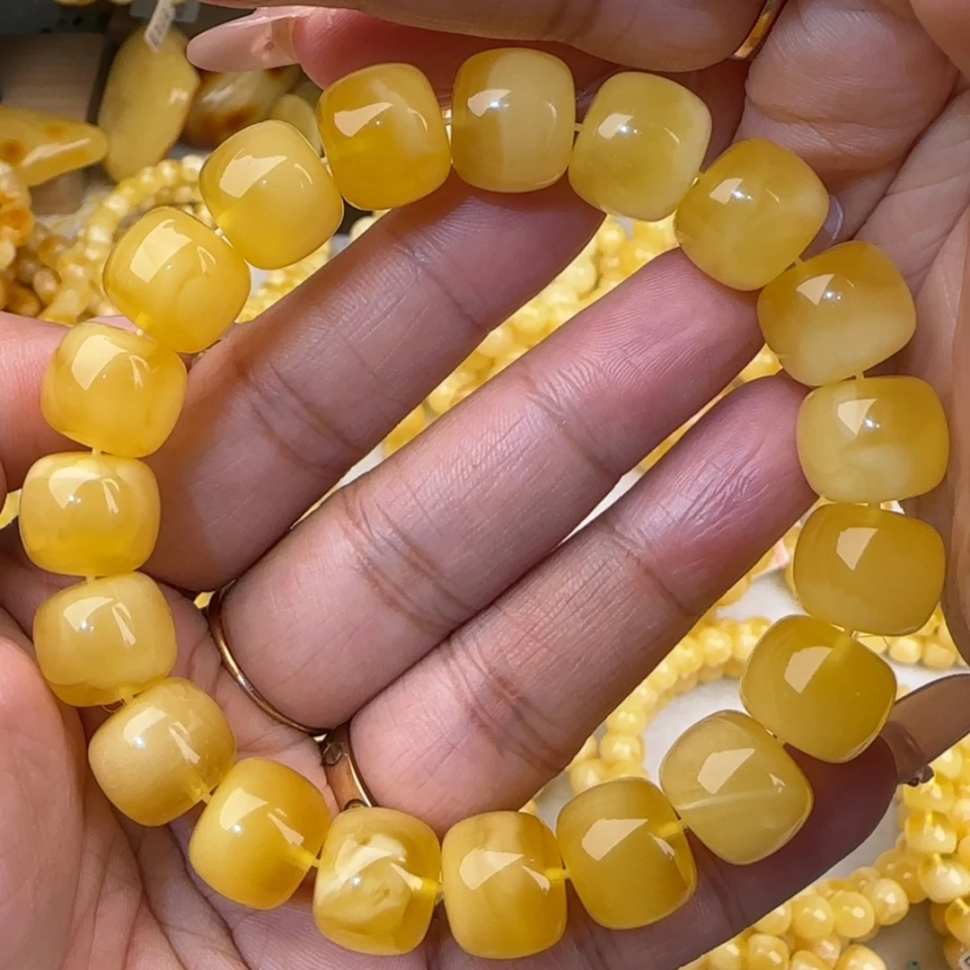 蜜蜡未镶嵌手链鸡油黄飘白花老型手串