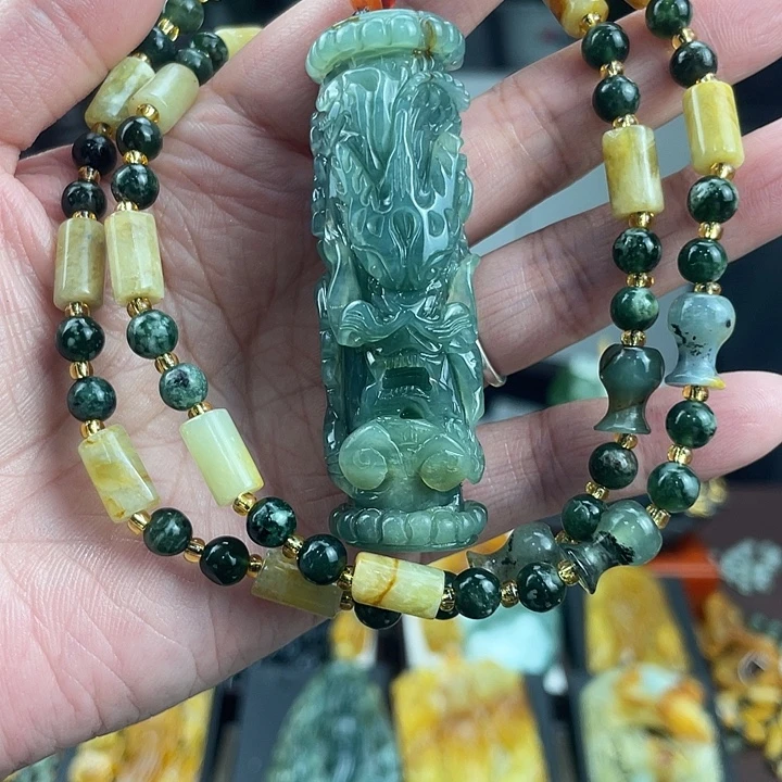 蛇纹石玉未镶嵌颈饰