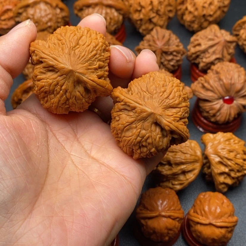 【闪购商品】文玩核桃把件43绣球