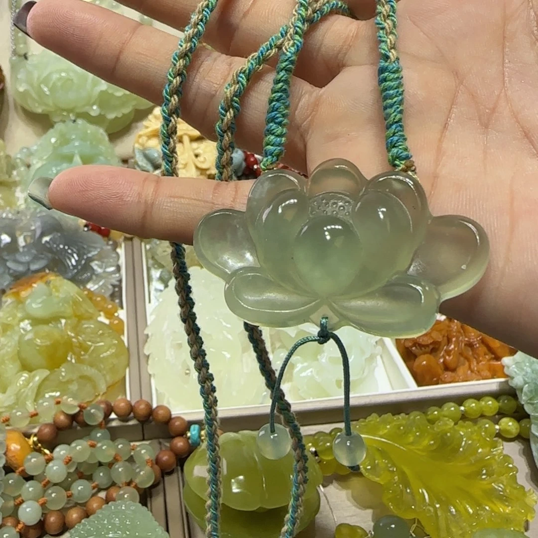 未镶嵌蛇纹石玉吊坠