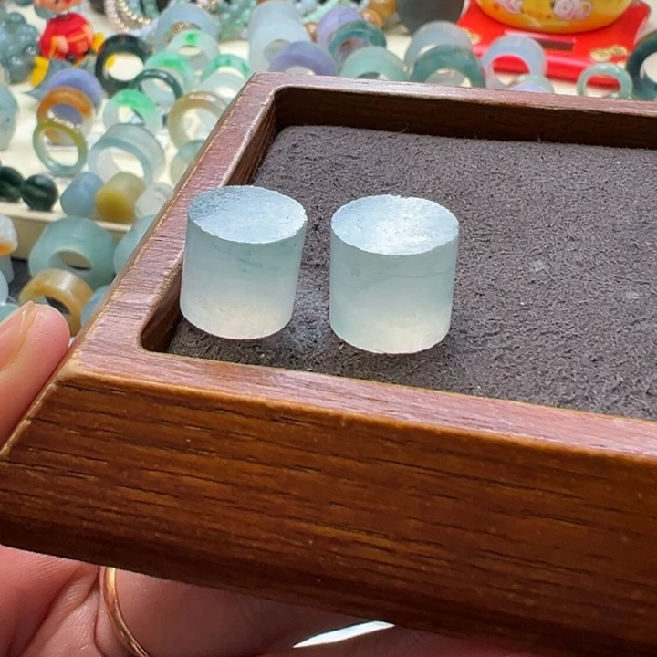 李***.定制翡翠未镶嵌翡翠桶珠