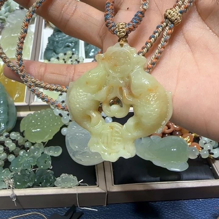 蛇纹石玉未镶嵌吊坠