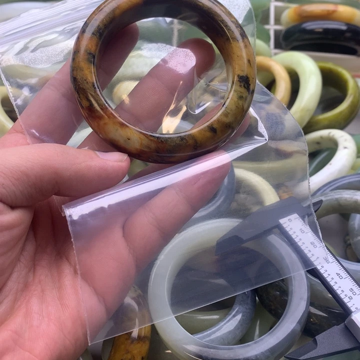 静***e蛇纹石玉未镶嵌手镯