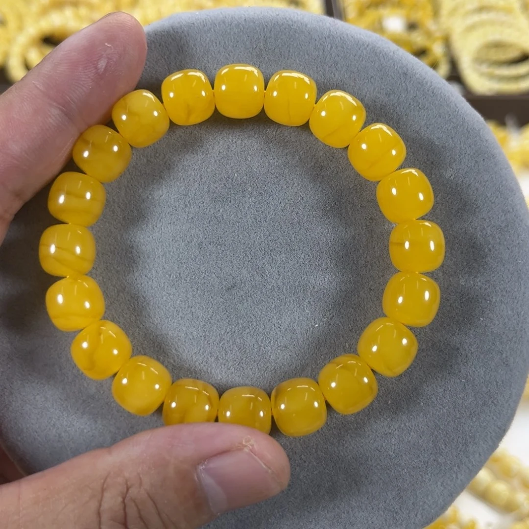 未镶嵌蜜蜡手串一***?乌料焦皮同料鸡油红