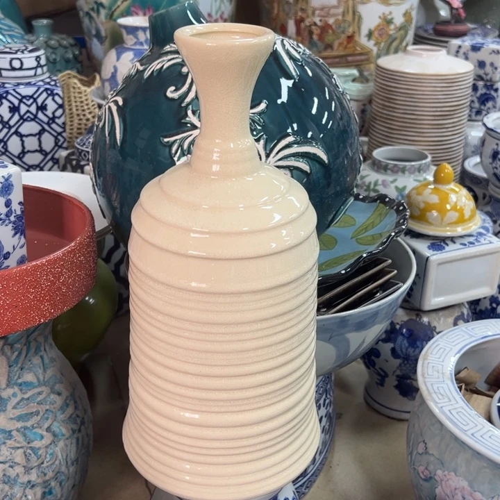 瓷片微瑕陶瓶。。。。。。。。。。。。。。