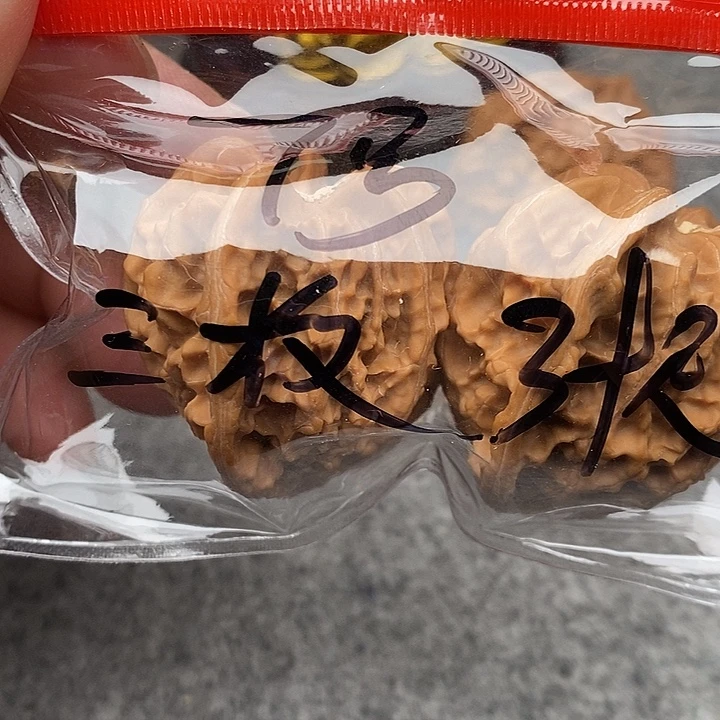 文玩核桃吊坠三棱